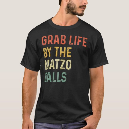 Grab Life by the Matzo Balls Passover Joodse Matz T-shirt (Voorkant)