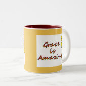 Grace is Amazing - Zonnebloem Tweekleurige Koffiemok (Voorkant rechts)