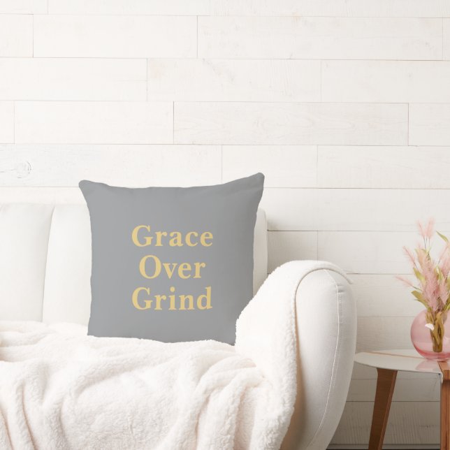 Grace Over Grind Minimalist Quote Grey  Kussen (Bank)