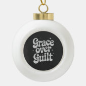 Grace Over Guilt Keramische Bal Ornament (Voorkant)