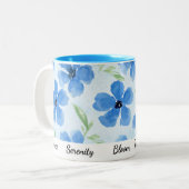 Grace & Tranquility – Blue Floral Inspiration Mok (Voorkant links)