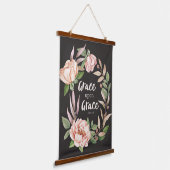Grace Upon Grace - Johannes 1:16 - Bloemen Hangend Wandkleed (Gebogen)