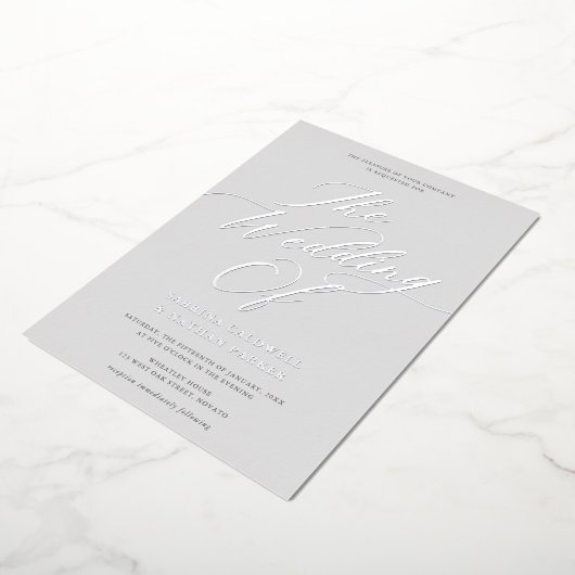 Graceful Modern Script Wedding Gray Silver Folie Uitnodiging (Gedraaid)