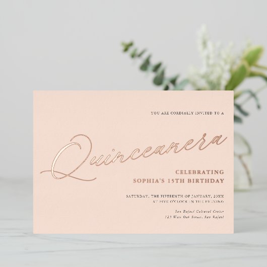 Graceful Script Quinceañera Birthday Party REAL Folie Uitnodiging (Staand Voorkant)