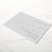 Graceful Script Quinceañera Birthday Party Silver Folie Uitnodiging (Gedraaid)