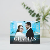 Gracias Modern Font Wedding Bedankt Foto Briefkaart (Staand voorkant)