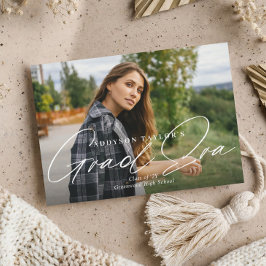 Grad Era Script Minimal Elegant Graduation Photo Aankondiging