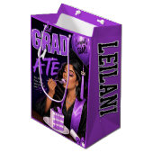 Grad U At Zwarte Vrouw Paars Zwarte Afstuderen Medium Cadeauzakje (Voorkant Gekanteld)