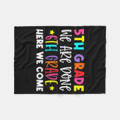 Grade Afstuderen 6e Grade Hier komen we Fleece Deken (Voorkant (Horizontaal))