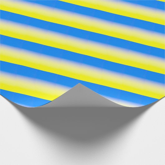 Gradiënt Blauw en Gele Stripes Oekraïne Geïnspiree Cadeaupapier (Hoek)