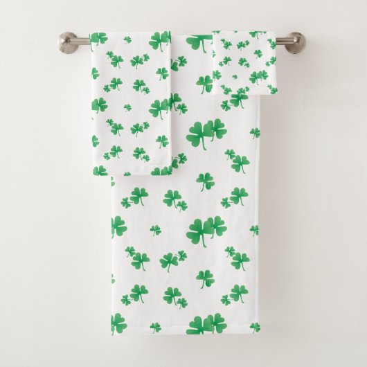 Gradient Green Irish Shamrock Pattern Bad Handdoek (Insitu)