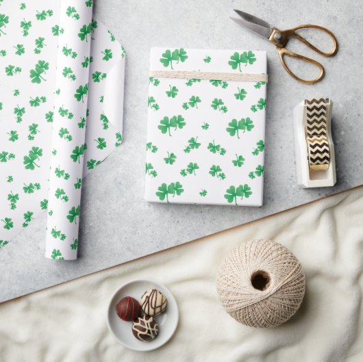 Gradient Green Irish Shamrock Pattern Cadeaupapier (Crafts)