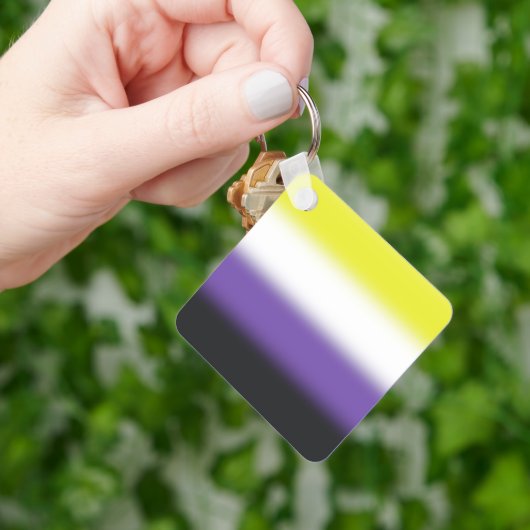Gradiënt Nonbinary Pride Flag – Nonbinary Flag Sleutelhanger (Hand)