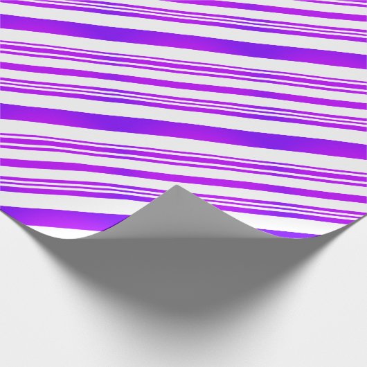 Gradiënt Paarse en witte strepen Cadeaupapier (Hoek)