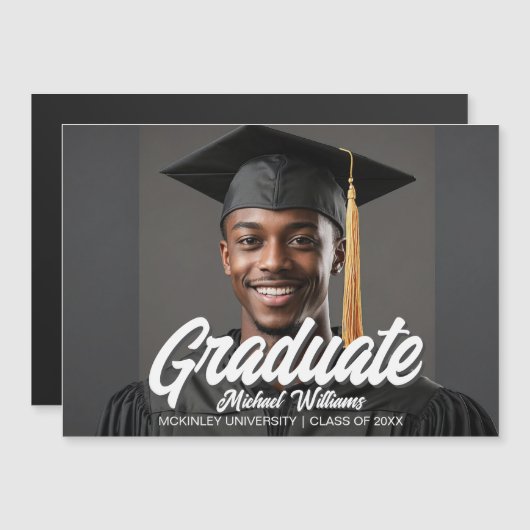 Graduate Photo Bold Script Graduation Magnet Card (Voorkant / Achterkant)