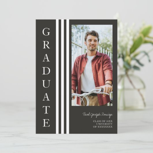 Graduate Simple Chic Trendy Script Photo Kaart (Staand voorkant)