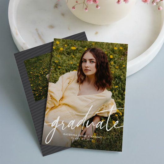 Graduate trendy modern script photo graduation kaart