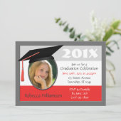 Graduatieknop & Tassel Foto Red Invitations Kaart (Staand voorkant)