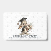 Graduation Bunny Badge Clip – Cute Diploma Pattern (Voorzijde)