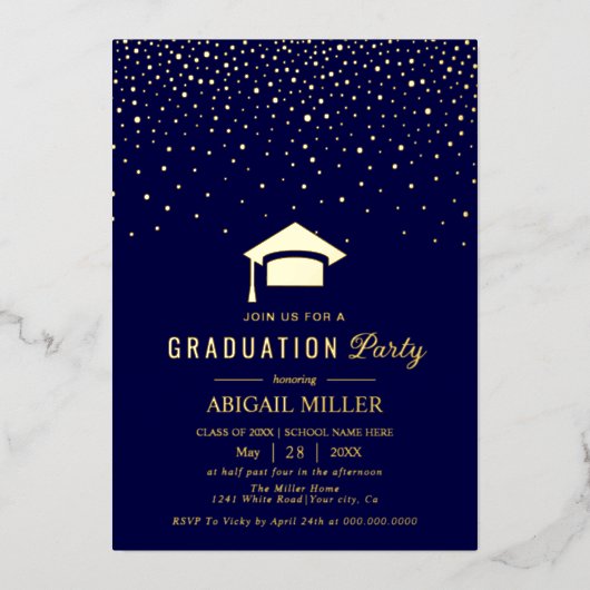 Graduation cap confetti Class Of 2025 navy blue Folie Uitnodiging (Voorkant)