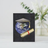 Graduation Cap, Earth w/diploma - Star Background Aankondigingskaart (Staand voorkant)