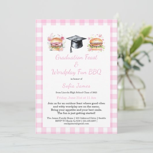 Graduation Feast Wordplay Fun BBQ Invitation Kaart (Staand voorkant)