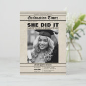 Graduation Newspaper She Did It B&W Photo Kaart (Staand voorkant)