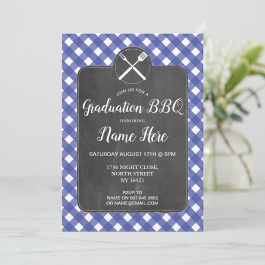 Graduation Party Invite Blue Gingham BBQ Chalk Kaart (Staand voorkant)