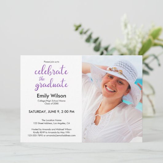 Graduation Party Violet Script Pattern Foto Kaart (Staand voorkant)