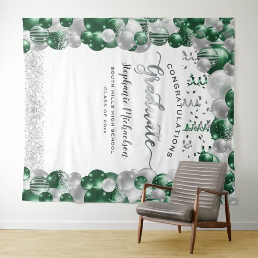 Graduation Party White Green Balloons Streamer Wandkleed (In Situ (horizontaal))