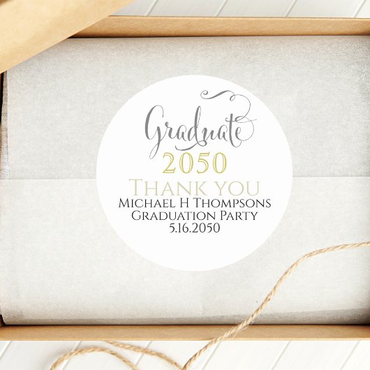 GraduPartij Elegant Gold Black Modern Script Ronde Sticker