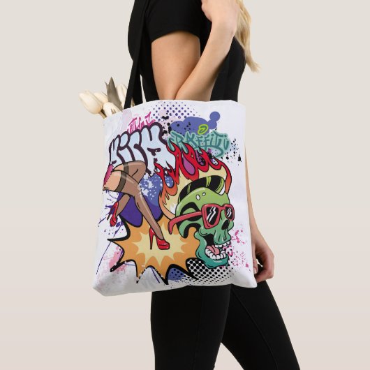 Graffiti afbeelding met straatgraffiti letters tote bag (Dichtbij)