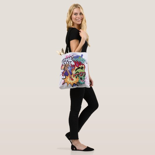 Graffiti afbeelding met straatgraffiti letters tote bag (Op model)