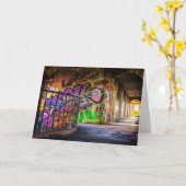 Graffiti Art Verlaten Gebouw Verjaardag Kaart (Gele Bloem)