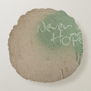 Graffiti citeert hoop-inspiratie rond kussen