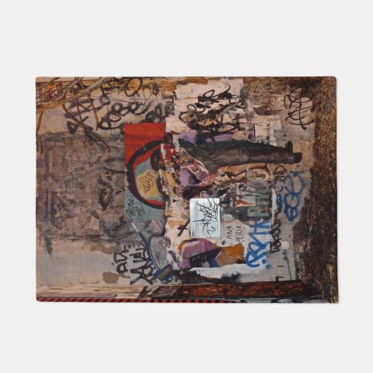 Graffiti-deuropening in East Village Deurmat (Voorkant)