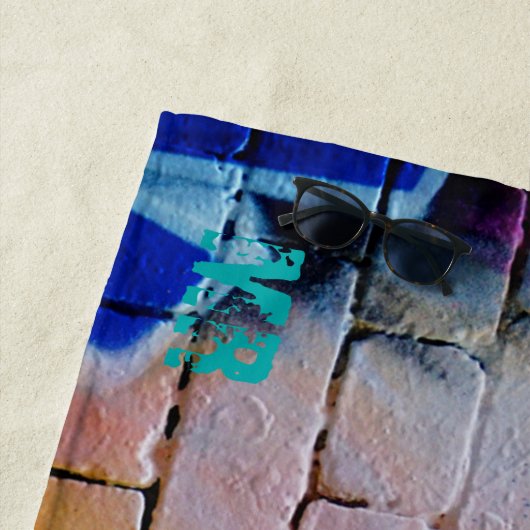 Graffiti Girl Paars Blue  Eyes Monogram Strandlaken (In situ)