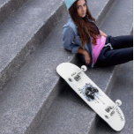 Graffiti grunge Skateboard met naam voor tiener<br><div class="desc">Grunge maar elegant dit skateboard is ideaal voor tieners die graag buiten skateboarden en ook fancy zijn. Geweldig als cadeau voor verjaardag of een andere gelegenheid. U kunt het aanpassen met een naam of iets anders zoals "Flip it" of "Peace". Neem contact met me op als je het meer moet...</div>