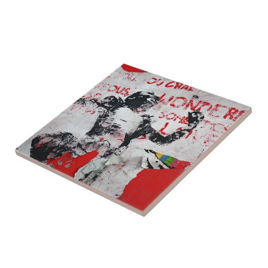 Graffiti in rode en witte vaten met Afrikaanse pot Tegeltje (Zijkant)