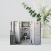 Graffiti leek op graffiti geverfd op een toilet briefkaart (Staand voorkant)