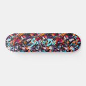 Graffiti met elektrische blauwe tekst en Skater Mo Persoonlijk Skateboard (Horizontaal)