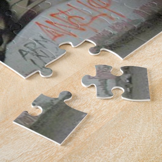 Graffiti : Mostar (Herzégovine) - Legpuzzel (Zijkant)