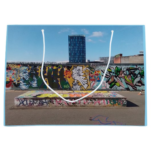 Graffiti-muur Groot Cadeauzakje (Voorkant)