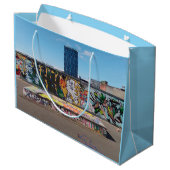Graffiti-muur Groot Cadeauzakje (Achterkant Gekanteld)