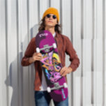 Graffiti skateboard met aangepaste onderschriften<br><div class="desc">Maak van deze Graffiti Captions van de Douane van het Skateboard uw door jouw tekst toe te voegen. Als u toegang wilt krijgen tot geavanceerde bewerkingsgereedschappen, gaat u naar "Deze sjabloon aanpassen" en klikt u op "Details", scrolt u naar beneden en drukt u op de link "Klik om verder aan...</div>