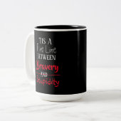 Grafiek voor Bravery & Stupidity Humor Tweekleurige Koffiemok (Voorkant links)