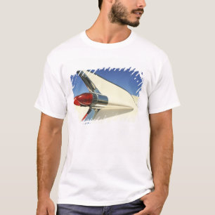 Grafisch: Close-up van vin en achterlicht op T-shirt