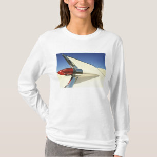 Grafisch: Close-up van vin en achterlicht op T-shirt