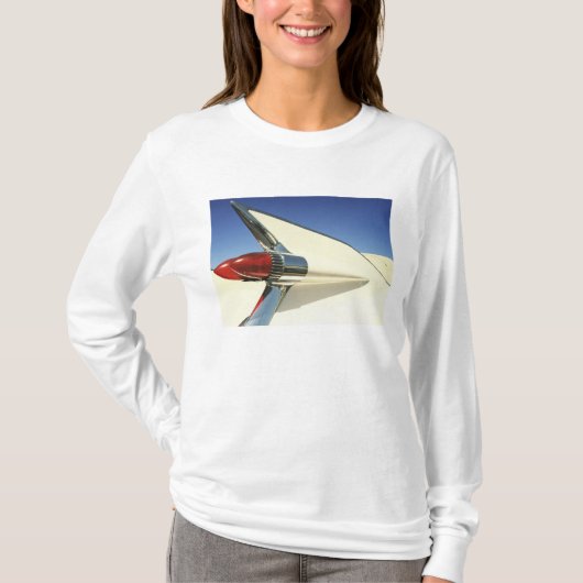 Grafisch: Close-up van vin en achterlicht op T-shirt (Voorkant)
