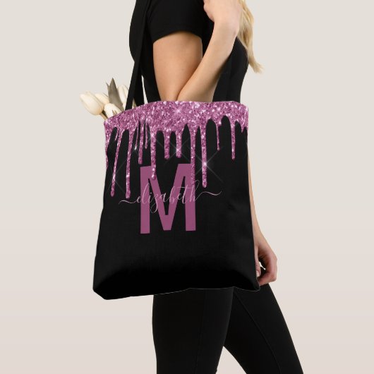 Grafisch frambozenuitstrijkje Glitter Monogram Naa Tote Bag (Dichtbij)